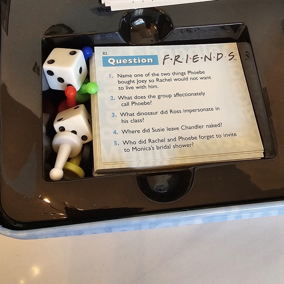 FRIENDS Trivia Game - Picture 9 of 12